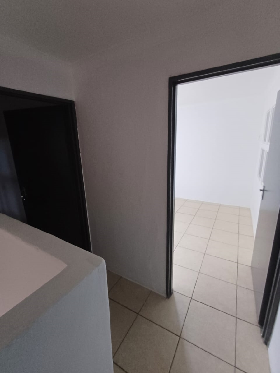 To Let Commercial Property for Rent in Okavango Park Western Cape